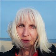 Madrelingua Inglese teacher con molti anni d esperienza si offre per lezioni private, a gruppi, aziende e scuole. Inoltre traduzioni anche tecniche. Contattami